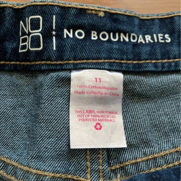 🌟FREE🌟NWT No Boundaries High-Rise Midi Shorts Dark Wash Denim Juniors Sz 11 - Picture 7 of 10